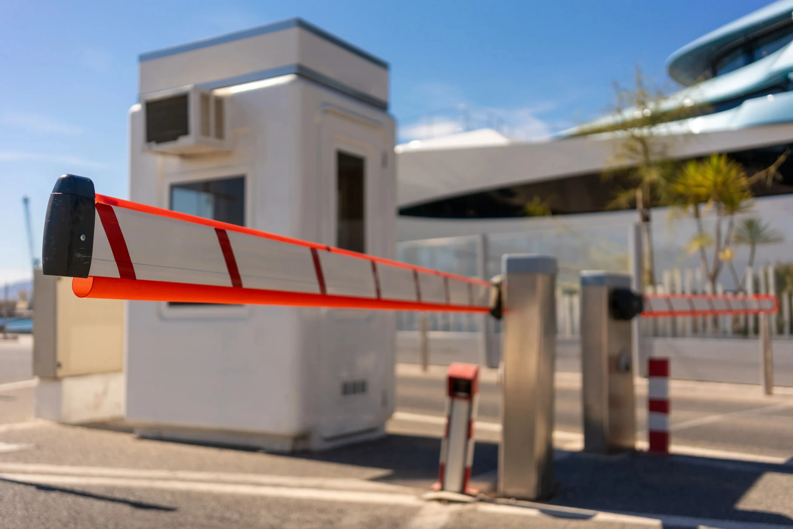 SIFA Automatismes : barrière levante et poste de garde