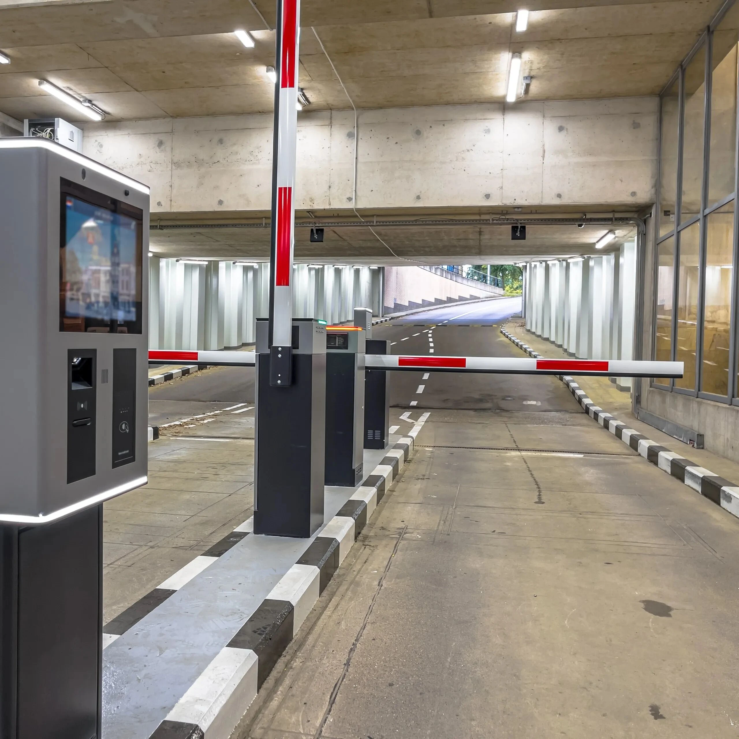 SIFA Automatismes : barrière et borne de parking souterrain